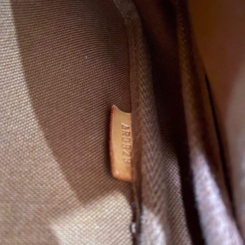LOUIS VUITTON - Picture 8 of 8